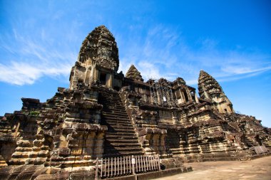 Angkor wat en büyük hindu Tapınağı karmaşık ve dünyanın en büyük dini anıt, Kamboçya bir sembolü haline gelmiştir