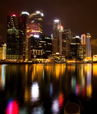 Singapur iş bölgesinde gece vakti