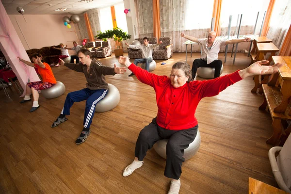 Podporozhye, russland - 5. Juli: Gesundheitstag im Zentrum für soziale Dienste für Rentner und Behinderte otrada — Stockfoto