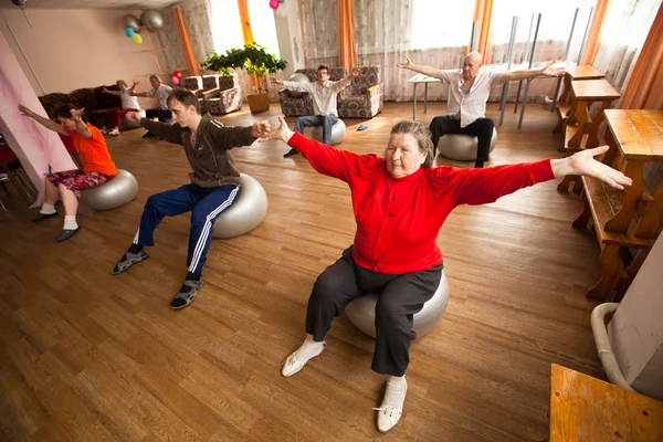 PODPOROZHYE, RUSSIE - 5 JUILLET : Journée de la santé au centre des services sociaux pour les retraités et les handicapés Otrada — Photo