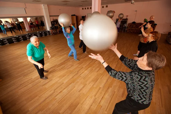 Podporozhye, Ryssland - juli 5: dag hälsa i mitten av sociala tjänster för pensionärer och funktionshindrade otrada — Stockfoto