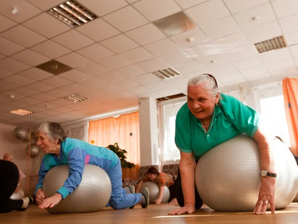 Podporozhye, russland - 4. Mai: Gesundheitstag im Sozialdienstleistungszentrum für Rentner und Behinderte otrada — Stockfoto