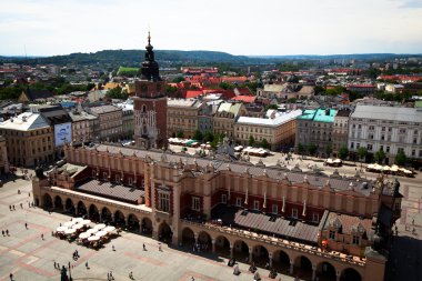Krakow, Polonya - 18 Temmuz: görünümü ana kare - krakow tarihi merkezi 18 Mayıs 2012 Krakow, Polonya.