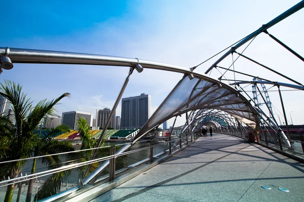 SINGAPORE - APR 15: Uma vista da cidade em Marina Bay distrito de negócios em 15 de abril de 2012 em Cingapura . — Fotografia de Stock