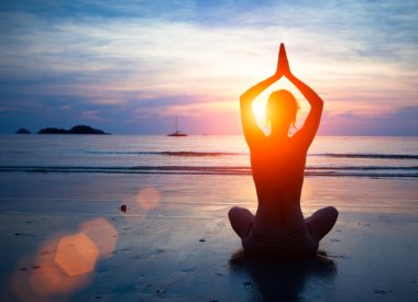 Yoga Çalışan Genç Kadın