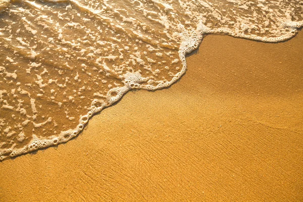 Onda suave do mar e textura de areia de praia — Fotografia de Stock