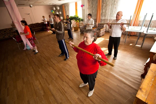 PODPOROZHYE, RUSIA - 5 de julio: Día de la Salud en el Centro de servicios sociales para pensionistas y discapacitados Otrada . — Foto de Stock