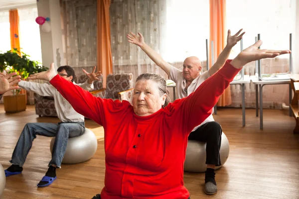 PODPOROZHYE, RUSSIE - 5 JUILLET : Journée de la santé au centre des services sociaux pour les retraités et les handicapés Otrada . — Photo