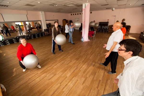 Podporozhye, russland - 5. Juli: Gesundheitstag im Zentrum für soziale Dienste für Rentner und Behinderte otrada. — Stockfoto