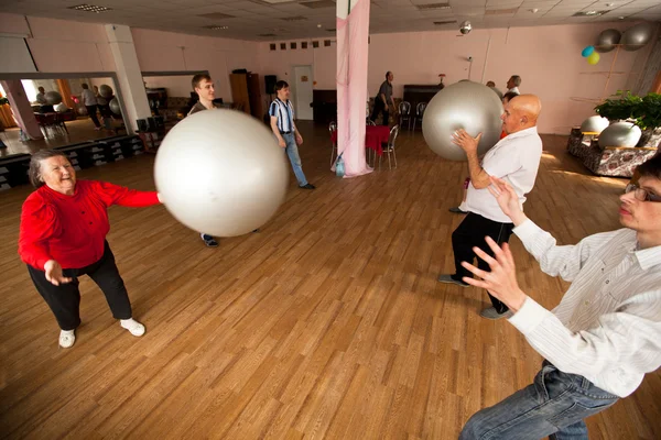 Podporozhye、ロシア - 7 月 5 日: 年金・障害オトラダの健康福祉センターでの一日. — ストック写真