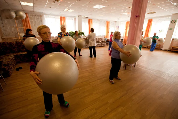 PODPOROZHYE, RUSIA - 3 DE MAYO: Día de la Salud en el Centro de servicios sociales para pensionistas y discapacitados Otrada —  Fotos de Stock