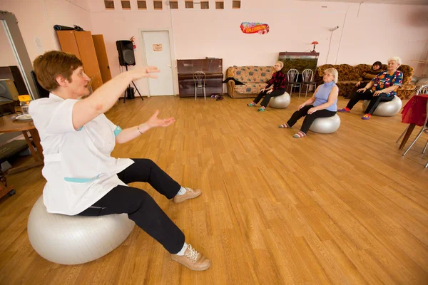 Podporozje, Rusland - 4 juni: Dag van gezondheid in het midden van sociale diensten voor gepensioneerden en de handicap Otrada — Stockfoto