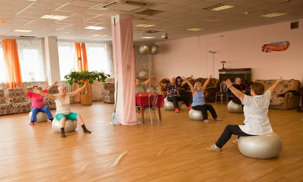 Podporozhye, Rosja - 4 czerwca: Dzień zdrowia w centrum usług socjalnych dla emerytów i osób niepełnosprawnych Otrada — Zdjęcie stockowe