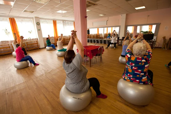 PODPOROZHYE, RUSSIE - 4 JUIN : Journée de la santé dans le centre des services sociaux pour les retraités et les handicapés Otrada — Photo