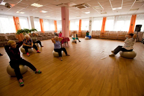 Podporozje, Rusland - 4 juni: Dag van gezondheid in het midden van sociale diensten voor gepensioneerden en de handicap Otrada — Stockfoto