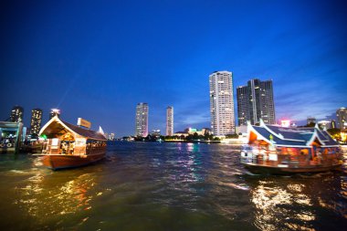 Bangkok - 30 Nisan: su ekspres otobüs 30 Nisan 2012 tarihinde bangkok chao phraya Nehri dolaşan.