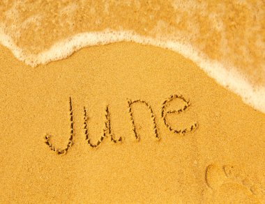 Haziran - kum plaj doku üzerinde yazılı.