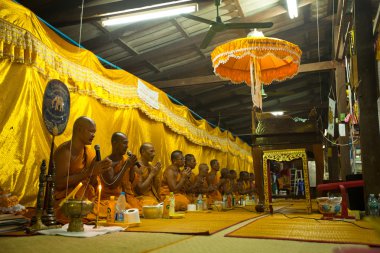 Tören wat klong prao Manastırı chang sonra Buda Festivali