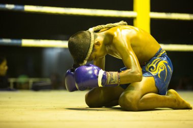Chang, Tayland - 22 Şubat: tanımlanamayan genç muaythai savaş sırasında maç, 22 Şubat 2013 Chang, Tayland-Ring