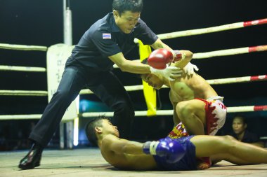 Chang, Tayland - 22 Şubat: tanımlanamayan muay Tay savaşçı rekabet bir amatör kickboxing maçta 22 Şubat 2013 Chang, Tayland
