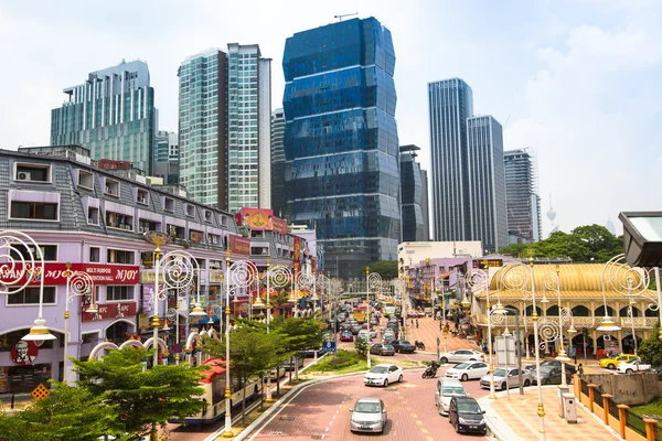 Uma das ruas no centro da cidade em Kuala Lumpur — Fotografia de Stock