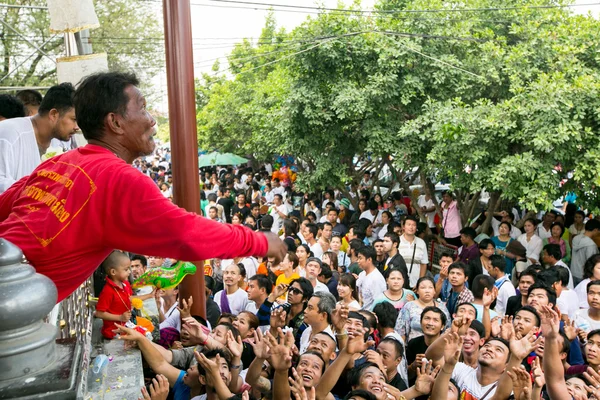 태국 나콘 차이에서 미확인된 참가자 와트 뱅 프라에와 크루 우 족 중 마스터 날 행사 — 스톡 사진