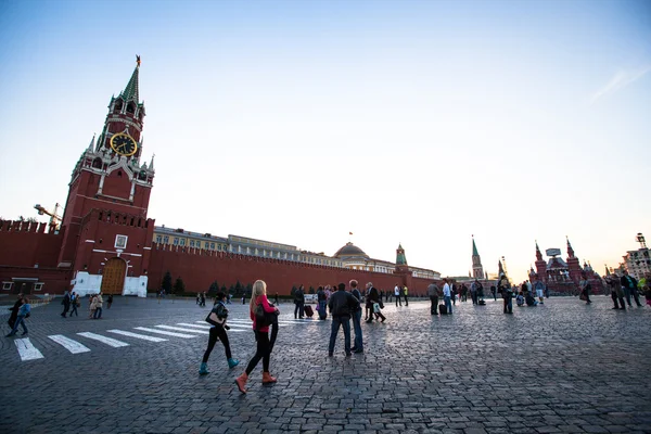 MOSCOW - SEPTEMBER 19: Kremlin in Red Square on September 19, 2012, Moscow. Red Square is main city square, around 330 meters (1,100 ft) long and 70 meters (230 ft) wide. — Stock Photo, Image