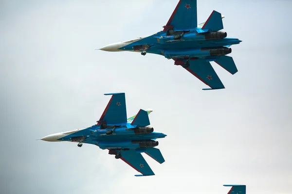 LANGKAWI, MALAYSIA - MAR 26: Russian Air Force Aerobatic Team Russian Knights performing during on LIMA13 Langkawi International Maritime & Aerospace Exhibition on Mar 26, 2013 in Langkawi, Malaysia. — Stock Photo, Image