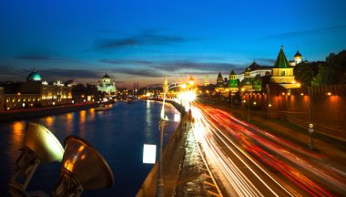 Moskova Nehri gece zaman kremlin, Moskova yakınlarında setin Panoraması.