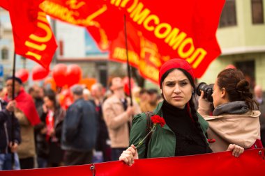 Moskova - 1 Mayıs: komünist parti destekçileri Mayıs günü, 1 Mayıs 2013, Moskova, Rusya işaretleme bir ralli katılın