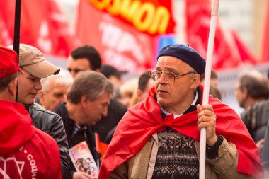 Moskova - 1 Mayıs: komünist parti destekçileri Mayıs günü, 1 Mayıs 2013, Moskova, Rusya işaretleme bir ralli katılın