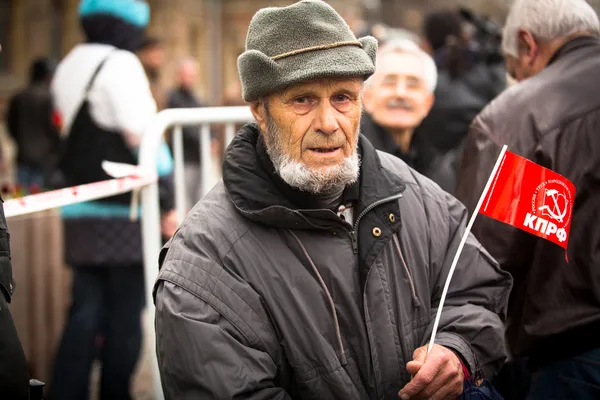 МОСКВА - 1 мая: Сторонники Коммунистической партии приняли участие в митинге по случаю 1 мая 2013 года в Москве — стоковое фото
