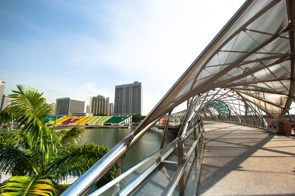 Uma vista da cidade em Marina Bay distrito de negócios em Singapura . — Fotografia de Stock