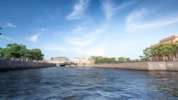 Timelapse: No barco ao longo dos canais de São Petersburgo, Rússia (HD ) — Vídeo de Stock