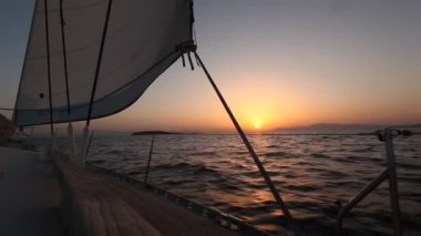 yelken yarışı sırasında gün batımı (hd) Ege Denizi, Yunanistan