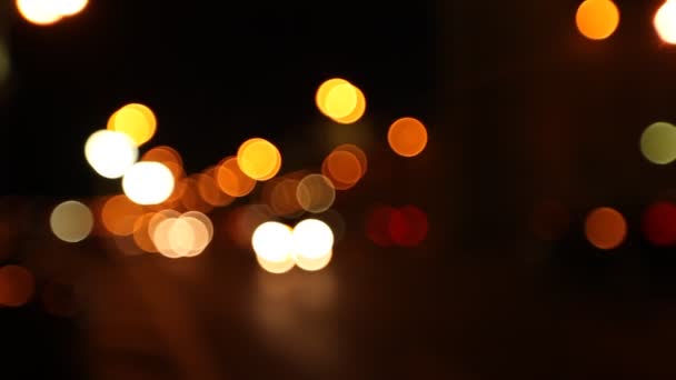 夜街、 抽象。模糊的大城市的灯光 — 图库视频影像
