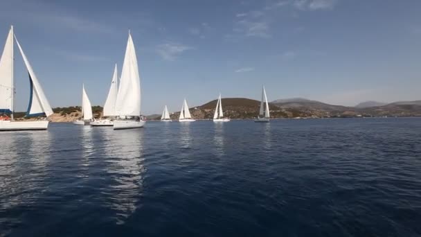 PELOPONNESE, GRECIA - 8 DE MAYO: Barcos Competidores Durante la 9ª regata de vela de primavera Ellada 2013, 8 de mayo 2013 en el Peloponeso, Grecia — Vídeo de stock