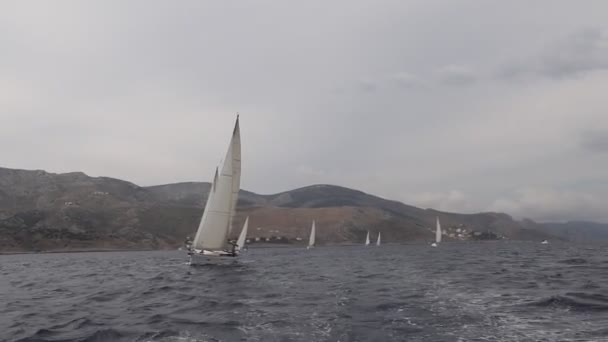 Peloponez, Grecja-8 maja: łodzie zawodników podczas 9 wiosna żeglarstwa regat ellada 2013, 8 maja 2013 w Peloponez, Grecja. — Wideo stockowe