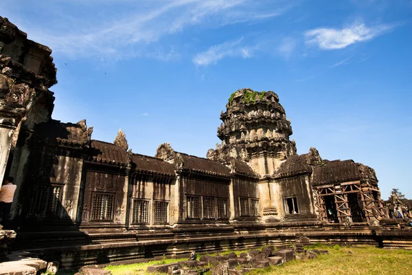 Siem reap, Kambodža - prosinec 13: angkor wat - je největší hinduistický chrám složité a náboženský památník na světě, dec 13, 2012 Siĕmréab, Kambodža. je to země je hlavním lákadlem pro návštěvníky. — Stock fotografie