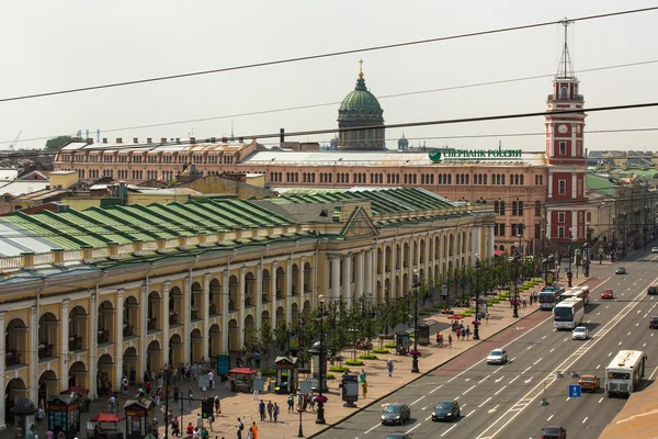 ST.PETERSBURG, RUSSIA - JUN 26: Top view of the Metro and mall Gostiny Dvor on Nevsky Prospect, Jun 26, 2013, SPb, Russia. Station opened on 1967, is one of busiest stations in the entire SPb Metro. — Stock Photo, Image