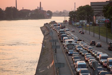 St.Petersburg, Rusya Federasyonu - 25 Haziran: nefes darlığı nedeniyle trafik büyük obukhov (Askılı) köprü, 25 Haziran 2013, st.petersburg Rusya onarır. çevre yolu üzerinde trafik sıkışıklığı 6.3 km uzunluğu kuruldu.