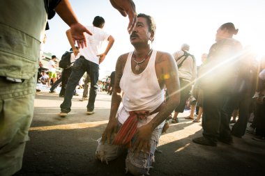 Nakhon chai, Tayland - mar 23: tanımlanamayan katılımcı ana gün tören mümkün khong khuen - wat bang pra üzerinde mar 23, 2013 yılında nakhon chai, Tayland at WAI kroo sırasında ruh sahibi.