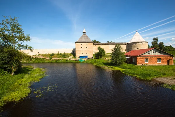 Antigua fortaleza en Staraya Ladoga o Old Ladoga, Rusia —  Fotos de Stock