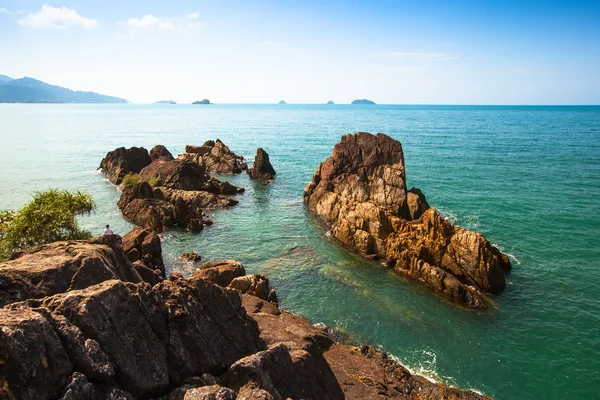 Arrecifes en la costa — Foto de Stock