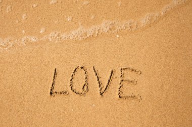 aşkı kumda yazılı-