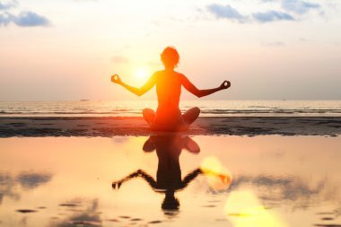 güzel yoga kadın silüeti