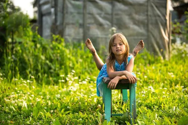 Liten flicka — Stockfoto