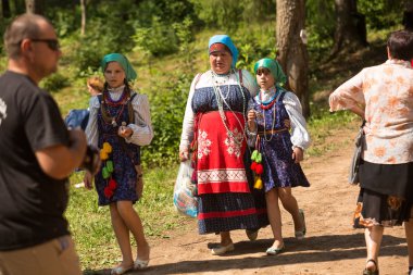 Ivan kupala gün boyunca tanımlanamayan çocuk