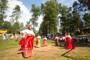 Yerel halkın Ivan kupala günü kutlanıyor