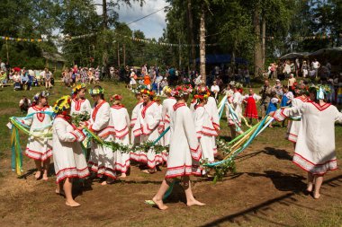 Yerel halkın Ivan kupala günü kutlanıyor